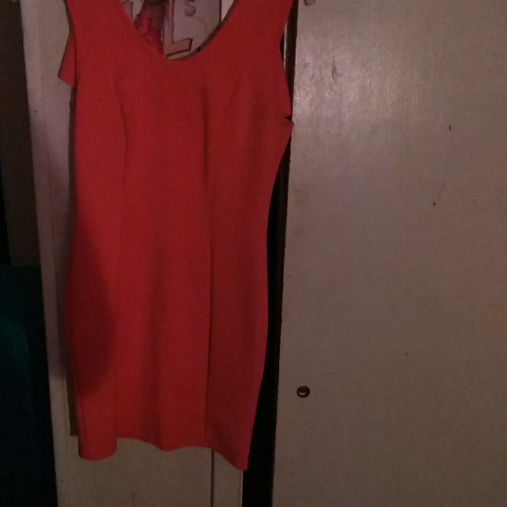 dresses - Picture 4 of 8